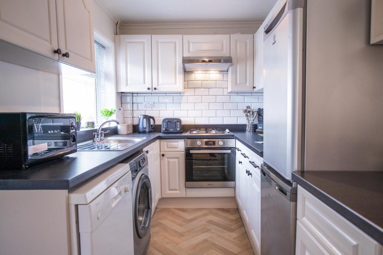 Saltbox Properties- Large!! 3 Bed, 3 Bath House, Parking, Fast Wifi, Town Centre Location! Sleeps 6 Ashby-de-la-Zouch Exterior photo