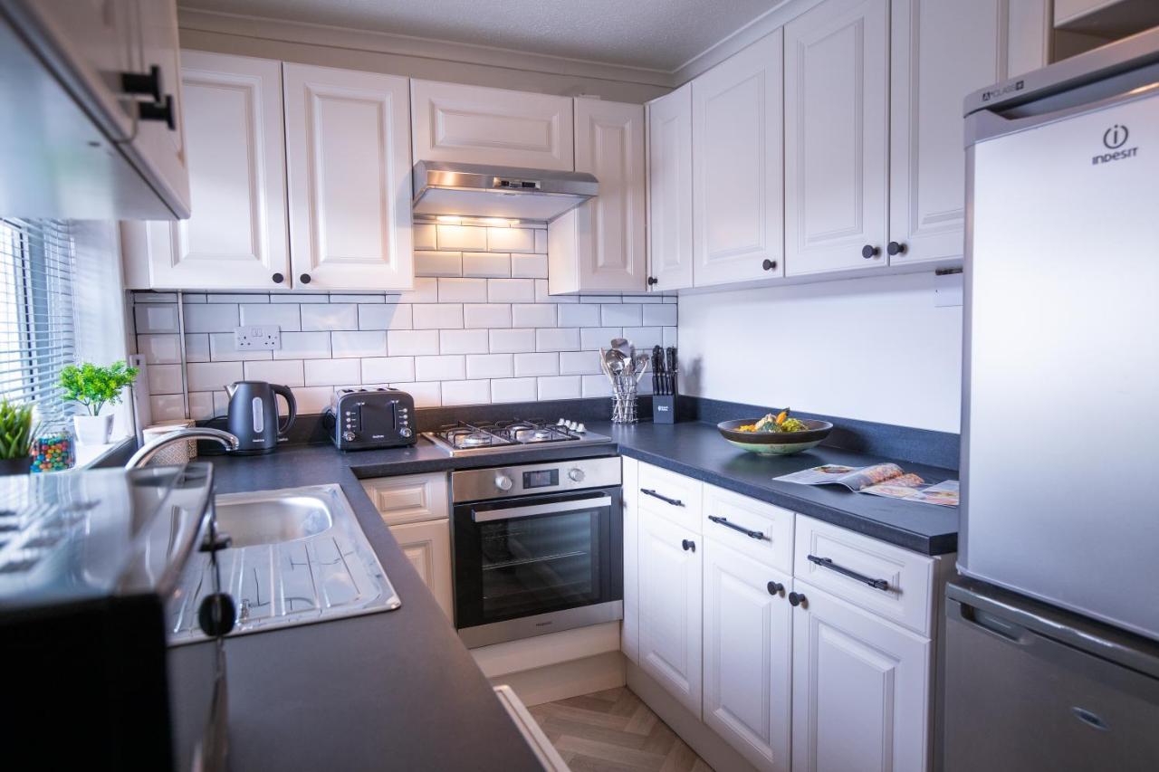 Saltbox Properties- Large!! 3 Bed, 3 Bath House, Parking, Fast Wifi, Town Centre Location! Sleeps 6 Ashby-de-la-Zouch Exterior photo